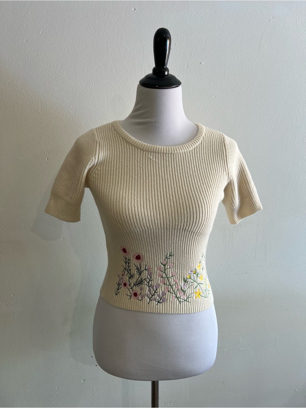 Love By Design Cream Ribbed Short-Sleeve Top sweater with Floral Embroidery